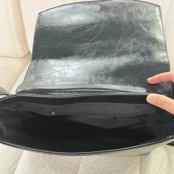 Vintage-Inspired Black Leather Shoulder  Bag - Picture 11 of 14